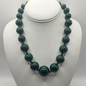 Vintage Dark Green Graduated Bead Necklace Gold Tone Box Clasp Retro Statement